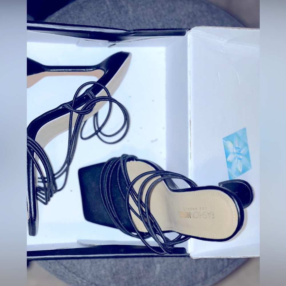 Heel shoes